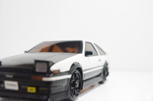 ミニッツ_TOYOTA_AE86_カーボンボンネット消灯_フロント15