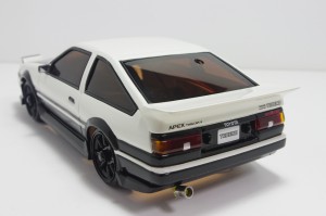 ミニッツ_TOYOTA_AE86_カーボンボンネット消灯_リア04