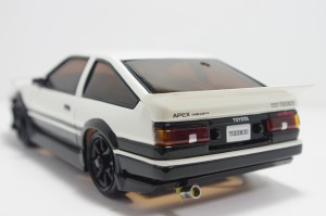 ミニッツ_TOYOTA_AE86_カーボンボンネット消灯_リア05