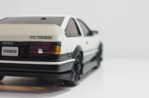 ミニッツ_TOYOTA_AE86_カーボンボンネット消灯_リア09