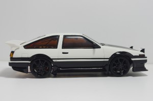 ミニッツ_TOYOTA_AE86_カーボンボンネット消灯_サイド03