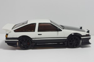 ミニッツ_TOYOTA_AE86_カーボンボンネット消灯_サイド01